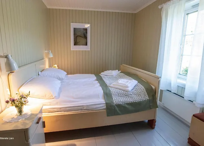 Kirkvollen Pilegrimsgard Bed & Breakfast