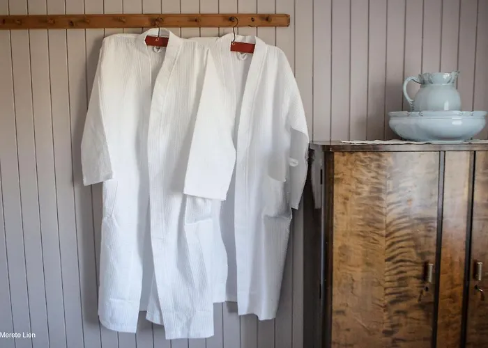 Kirkvollen Pilegrimsgard Bed & Breakfast 3*