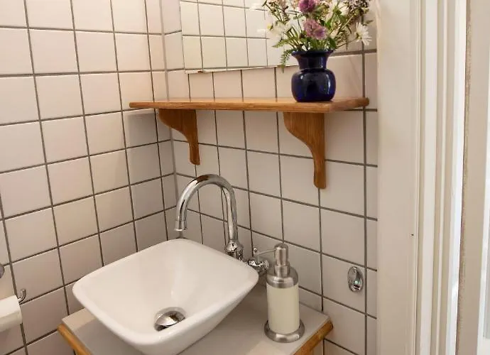Kirkvollen Pilegrimsgard Nocleg ze śniadaniem 3*