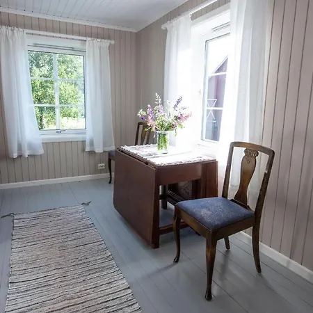 Kirkvollen Pilegrimsgård Bed & Breakfast