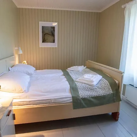 Kirkvollen Pilegrimsgård Bed & Breakfast