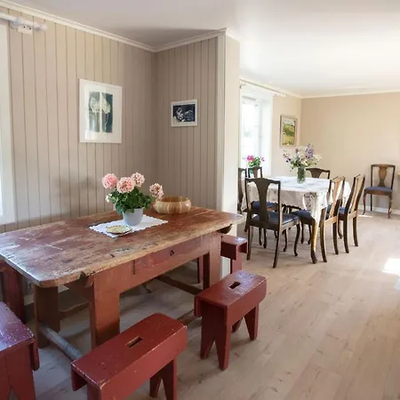 Kirkvollen Pilegrimsgård Bed & Breakfast 3*