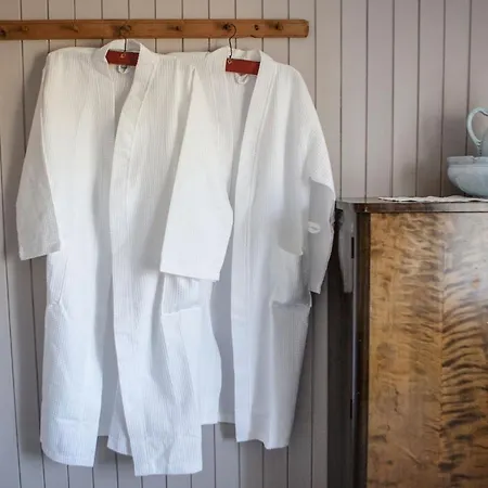 Kirkvollen Pilegrimsgård Bed & Breakfast 3*